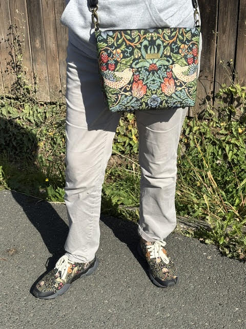 Strawberry Thief, Head to Toe